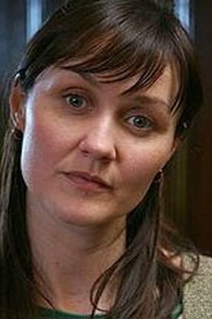 Естер Холл
