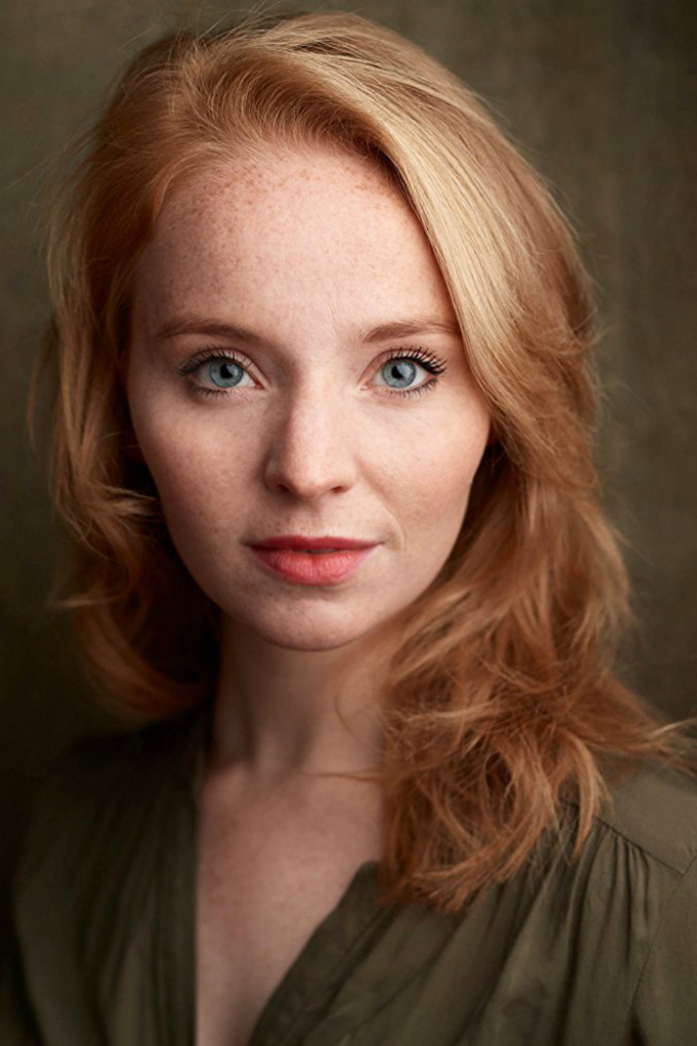 Мікаела Лонгден